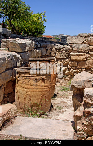 Les cruches d'argile et de bocaux, les fouilles de Minoan, Tylissos, Crète, Grèce, Europe Banque D'Images