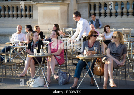 Terrasse du café Marly, Musée d'art du Louvre, Paris, France Banque D'Images