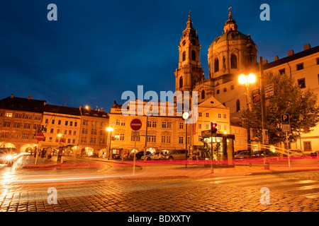 République tchèque, Prague, cathédrale Saint-Nicolas, dusk Banque D'Images