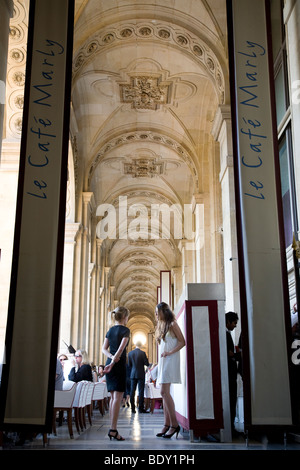 Café Marly, Musée d'art du Louvre, Paris, France Banque D'Images