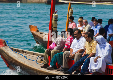 Le transport des passagers, bateaux taxis Dhow Dubai Creek Banque D'Images