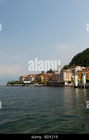 L'eau/du Bellagio sur les rives du lac de Côme. Banque D'Images