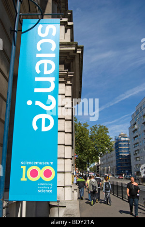 Bannière dans le Science Museum, South Kensington, Londres, Angleterre, pour célébrer le centenaire du musée en 2009 Banque D'Images