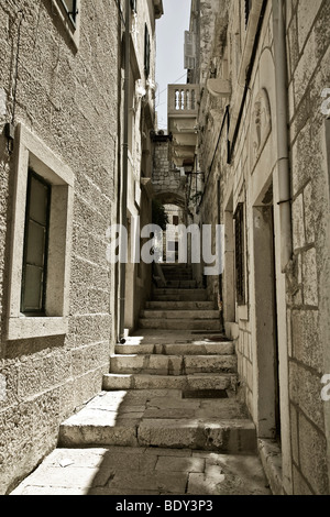 Vieille ruelle étroite dans l'île de Korcula, Korcula, Dubrovnik Neretva, Dalmatie, Croatie, Europe Banque D'Images