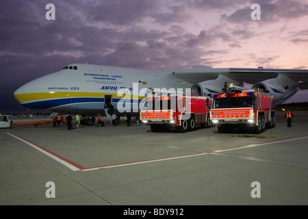 L'Antonov 225, le plus grand avion jamais construit, à l'aéroport l'aéroport de Frankfurt-Hahn, Lautzenhausen, Rhineland-Pa Banque D'Images