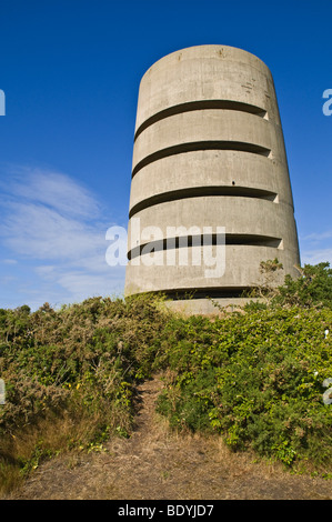 dh Pleuinmont Tower TORTEVAL GUERNESEY en béton allemand de la deuxième Guerre mondiale tour d'observation, belvédère des îles, promontoire Banque D'Images