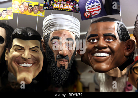 Par Mark Pic Passmore 15/09/2009. Détail photo de masques avec Oussama ben Laden, Barack Obama & Simon Cowell. Banque D'Images