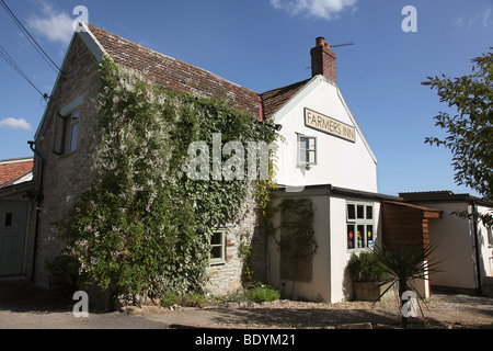 Photo par Mark Passmore. 06/09/2009. Vue générale des agriculteurs Inn, un pub gastro- dans l'ouest de Hatch, Somerset. Banque D'Images