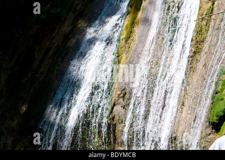 Cascade dans le tôt le matin Banque D'Images