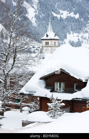 Grindelwald, l'église du village après une lourde chute de neige, Jungfrau Region, Oberland Bernois, Alpes Suisses, Suisse Banque D'Images