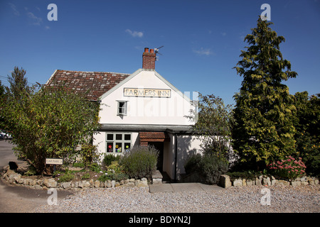 Photo par Mark Passmore. 06/09/2009. Vue générale des agriculteurs Inn, un pub gastro- dans l'ouest de Hatch, Somerset. Banque D'Images