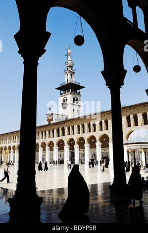 Cour intérieure de l'Umayyad-Mosque à Damas, en Syrie, au Moyen-Orient, en Asie Banque D'Images