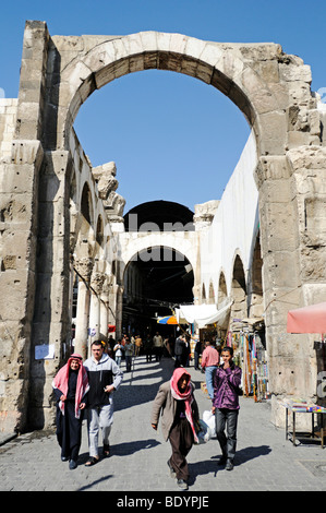 La porte en face de l'Umayyad-Mosque, Damas, en Syrie, au Moyen-Orient, en Asie Banque D'Images