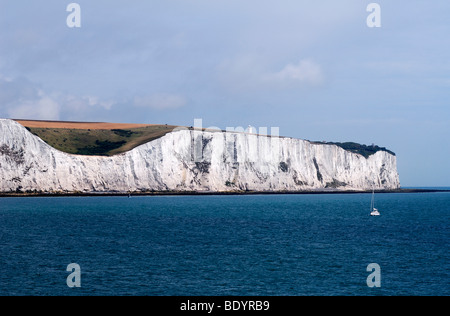 Falaises blanches de Douvres, détail, avec phare, vu depuis le car-ferry, Dover, England, Europe Banque D'Images