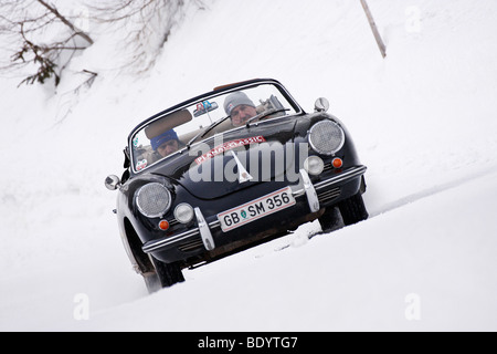 Porsche 356 SC Cabriolet, construit en 1964, 2009, vintage classique Planai rallye automobile en hiver, Schladming, Styrie, Autriche, Eur Banque D'Images