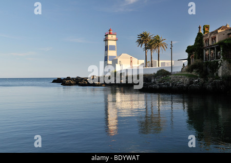 Phare Farol de Santa Marta, à Cascais près de Lisbonne, Portugal, Europe Banque D'Images