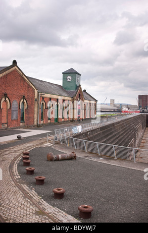 La vieille Irlande Belfast Harland and Wolff dans les chantiers navals de cale sèche Banque D'Images