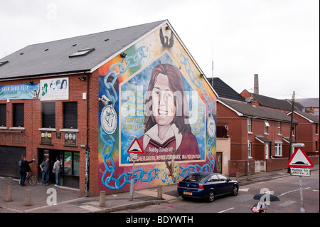 Belfast Irlande 2009 le Sinn Fein et autres partis politiques de l'art mural les bureaux du Sinn Fein avec art dédiée à Bobby Sands Banque D'Images