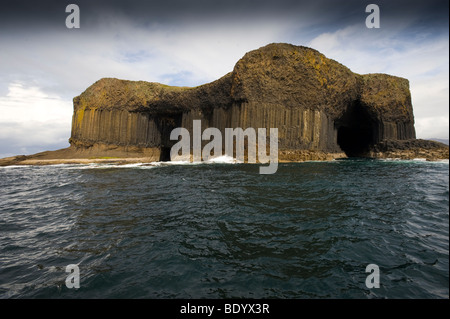 À l'île de Staffa, basalte île dans l'Hébrides intérieures, Écosse, Royaume-Uni, Europe Banque D'Images