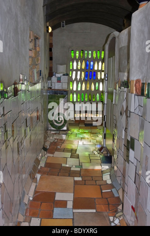 Les toilettes Hundertwasser, Kawakawa, Nouvelle-Zélande. Banque D'Images