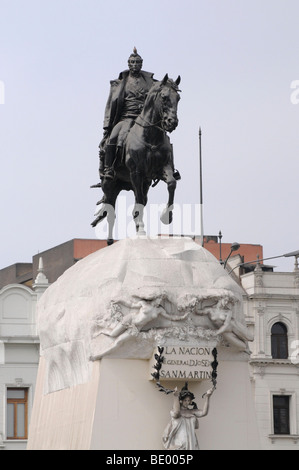 Statue équestre du général José de San Martín, la Plaza San Martin, centre historique, Lima, Pérou, Amérique du Sud, Amérique Latine Banque D'Images