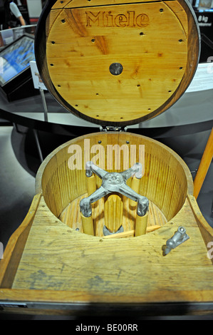 Vue intérieure d'un lave-linge Miele par historique lors de l'IFA Internationale Funkaustellung consumer electronics fair 2009 Banque D'Images