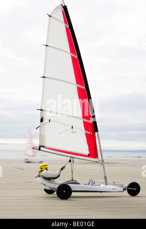 Char à voile char à voile sur la côte de Bretagne, France, Europe Banque D'Images