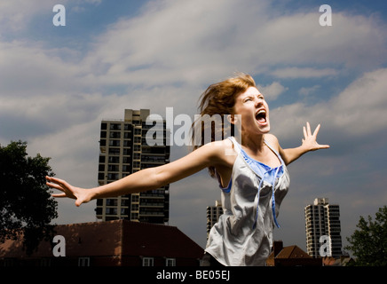 Woman in city Banque D'Images