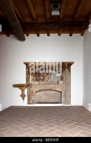 Aron Kodesh ha Torah (arche) dans la Synagogue sépharade médiévale (13e / 14e siècle) dans la région de Castelo de Vide, Alto Alentejo, Portugal Banque D'Images