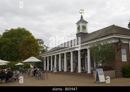 Le café Lido Serpentine dans Hyde Park London GB UK Banque D'Images