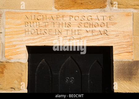 Inscription sur la porte le capitaine Cook Musée École Grande Ayton Yorkshire Angleterre Banque D'Images