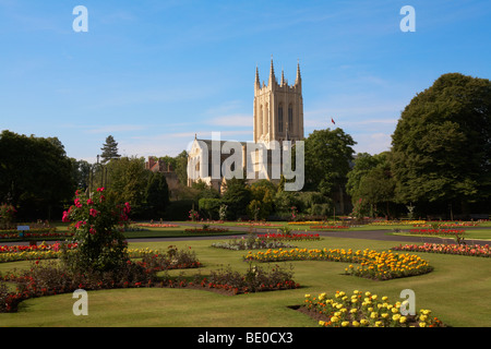 Grande-bretagne Angleterre Bury St Edmunds Suffolk Cathédrale St Edmundsbury vue depuis les jardins de l'abbaye Banque D'Images