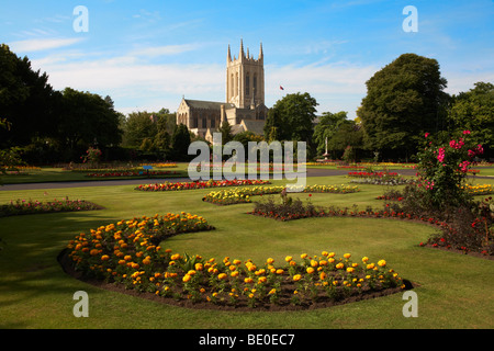 Grande-bretagne Angleterre Bury St Edmunds Suffolk Cathédrale St Edmundsbury vue depuis les jardins de l'abbaye Banque D'Images