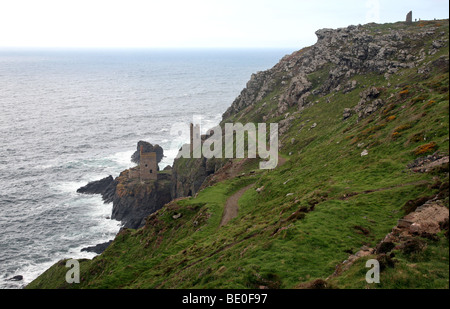 Mine de couronnes à Botallack ex-tin mine à Cornwall, Angleterre Royaume-uni près de Land's End Banque D'Images