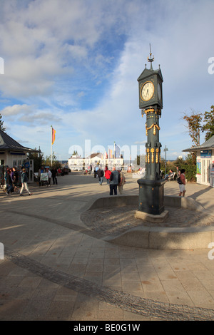 Horloge publique à partir de 1910 à la promenade de la station balnéaire de l'île d'Ahlbeck Usedom, Occidentale, Allemagne.Photo de Willy Matheisl Banque D'Images