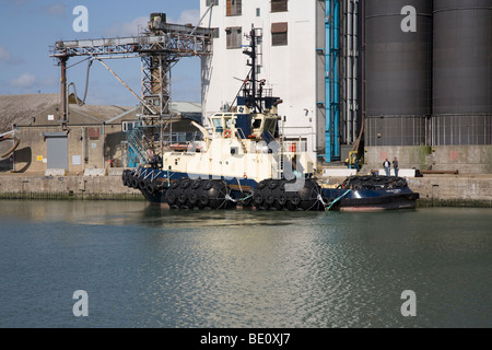 Remorqueur dans le port de Lowestoft Banque D'Images