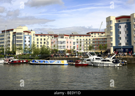 Harbourside Apartments en Bristol City, partie d'un nouveau développement sur l'ancien terrain de l'entrepôt Banque D'Images