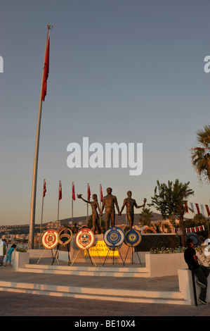 Atatuerk monument à Kusadasi, Turquie. Banque D'Images