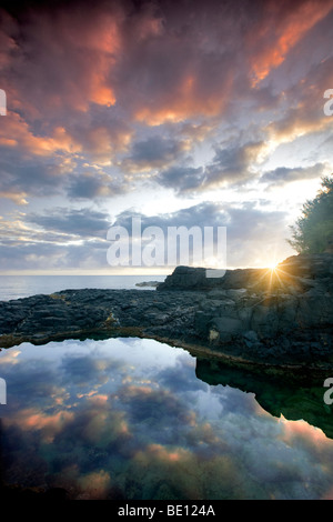 Imprimeur de la baignoire avec le lever du soleil. Kauai, Hawaii. Banque D'Images