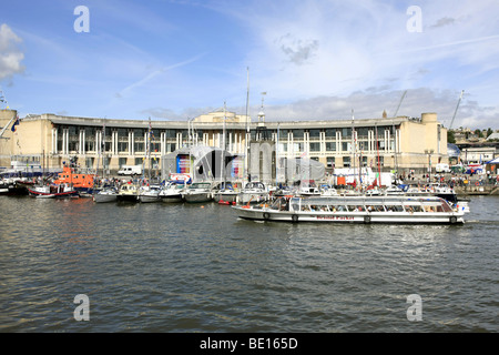 Le Lloyds building dans la ville de Bristol pendant le Festival du port Banque D'Images