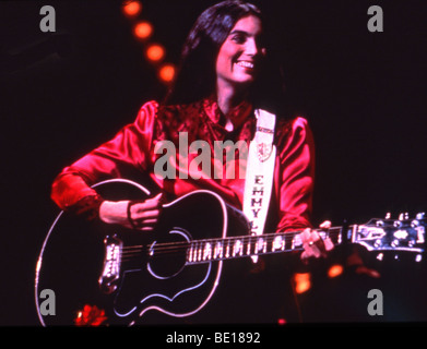 EMMYLOU HARRIS - chanteuse Country & Western US Banque D'Images