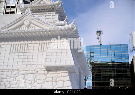 Sculpture sur neige géant du château d'Inuyama au Sapporo Snow Festival. Banque D'Images