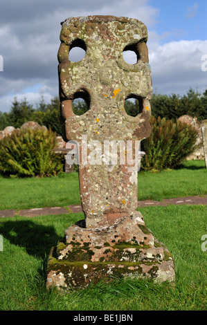 Anglo-Saxon wheelhead croix. Église de Saint Michel et de tous les Anges, Addingham, Cumbria, Angleterre, Royaume-Uni, Europe. Banque D'Images