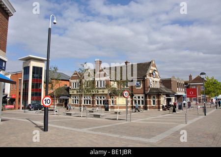 Places Pub et Orchard Center, Broadway, Didcot, Oxfordshire, Angleterre, Royaume-Uni Banque D'Images