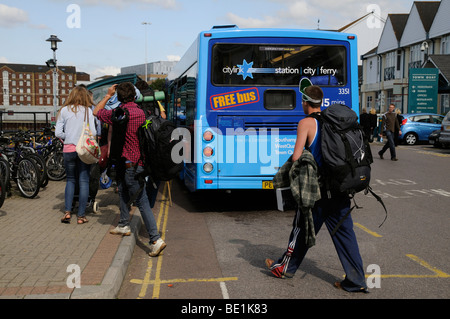 Service gratuit de bus Citylink sur les passagers d'Angleterre Royaume-uni Southampton Town Quay Banque D'Images