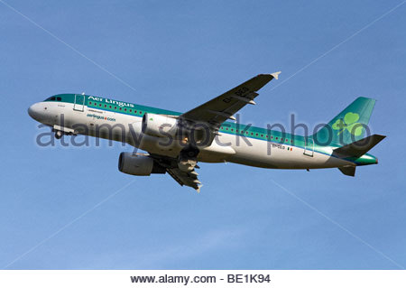 Aer Lingus Airbus A320 peu après son décollage de vol Banque D'Images