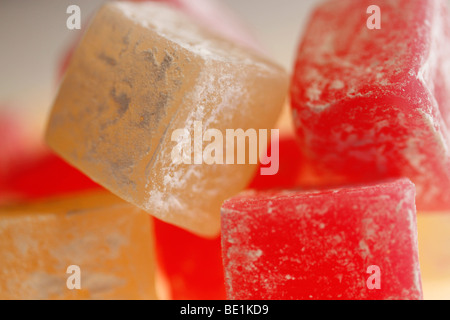 Blocs de blanc et rose Loukoum sweets Banque D'Images