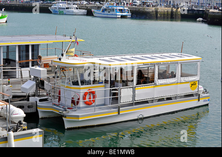 Bus de l'eau électrique à La Rochelle Vieux port port, France Banque D'Images