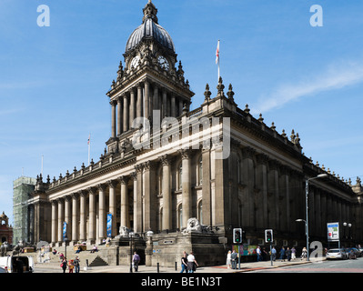 Leeds Town Hall conçu par l'architecte local Cuthbert Broderick, Leeds, West Yorkshire, Angleterre Banque D'Images