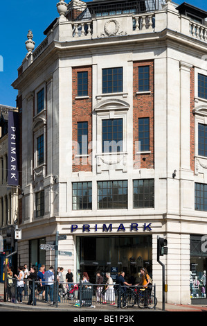 Primark store dans le centre-ville, le Headrow, Leeds, West Yorkshire, Angleterre Banque D'Images